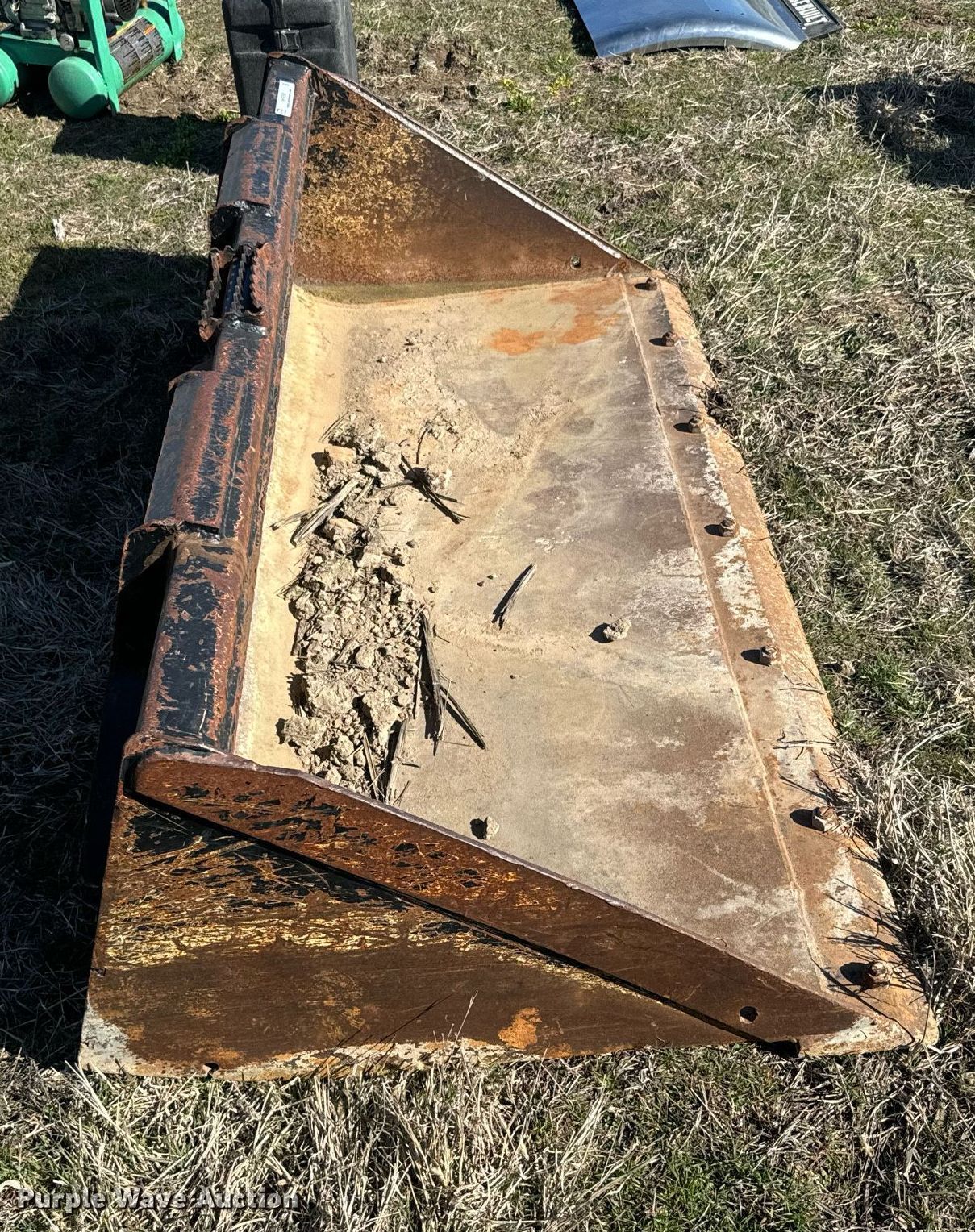 John Deere C72 skid steer bucket in Alma, KS Item NF9360 for sale