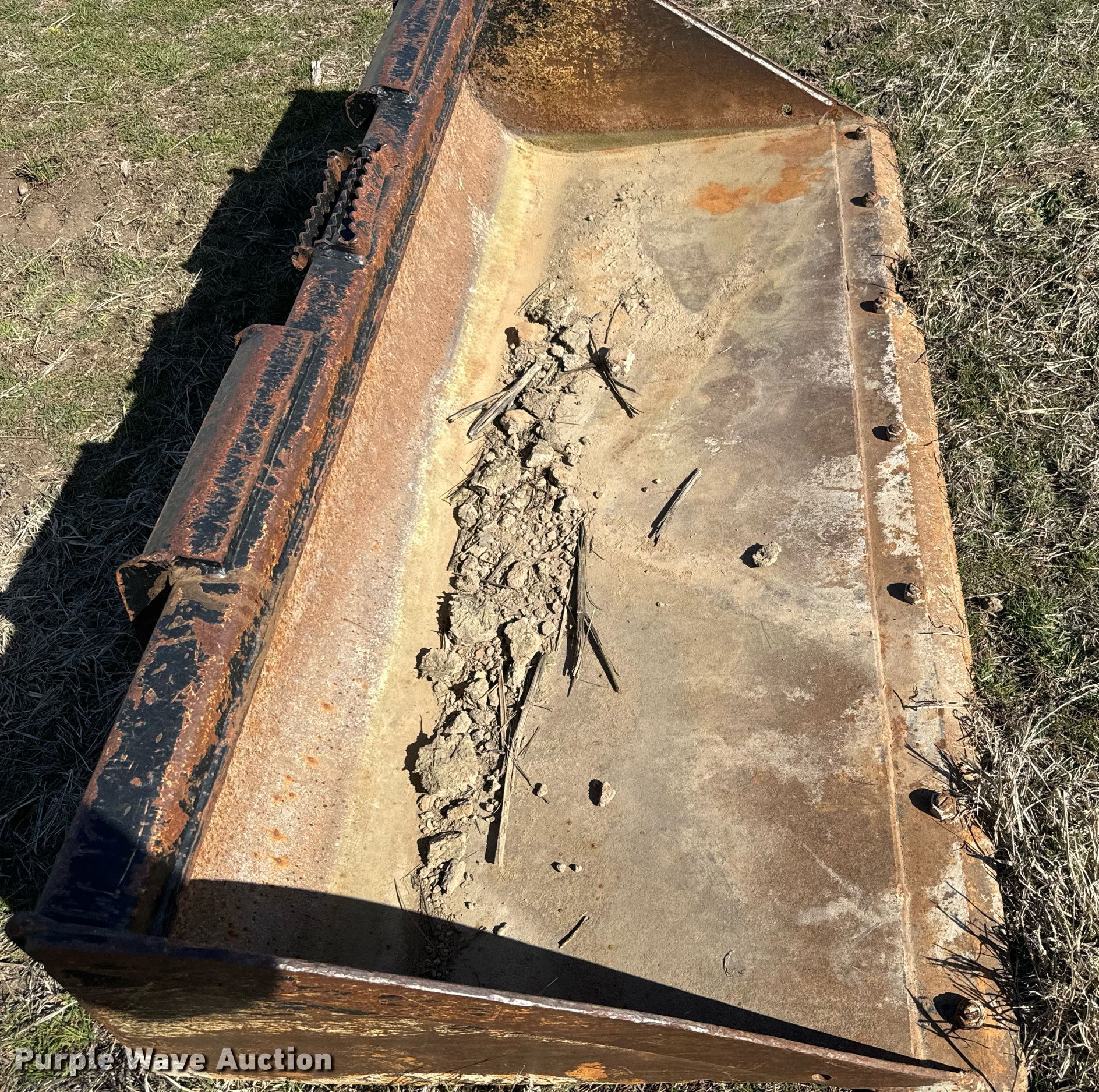 John Deere C72 skid steer bucket in Alma, KS Item NF9360 for sale