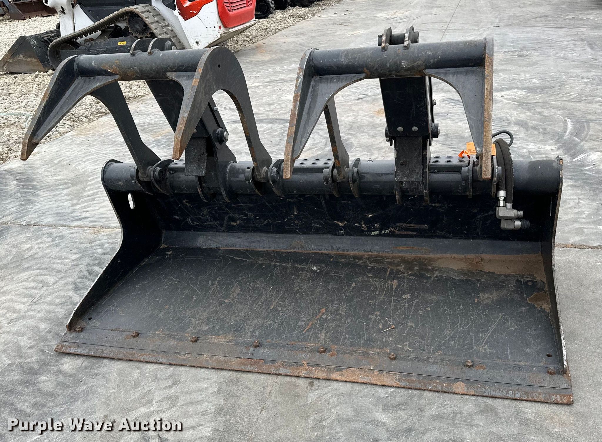 2022 Bobcat Grpl 74 Indl Bkt skid steer grapple bucket in Wichita, KS ...