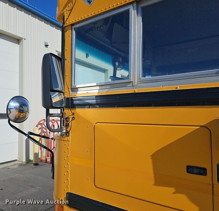 image for item DK0529 2002 International 3800 school bus