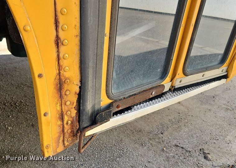 image for item DK0529 2002 International 3800 school bus