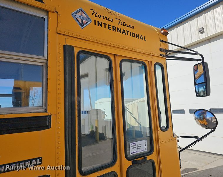 image for item DK0529 2002 International 3800 school bus