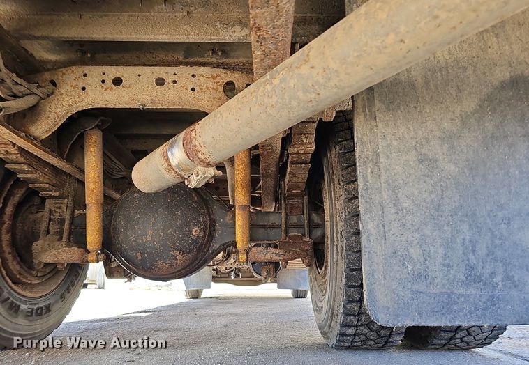 image for item DK0529 2002 International 3800 school bus