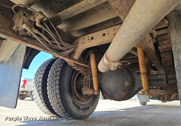 image for item DK0529 2002 International 3800 school bus