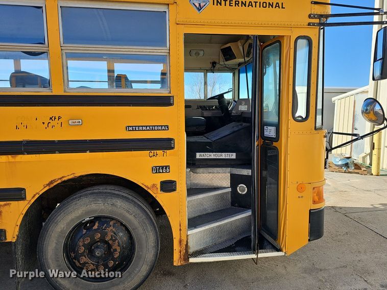 image for item DK0529 2002 International 3800 school bus