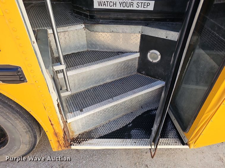 image for item DK0529 2002 International 3800 school bus