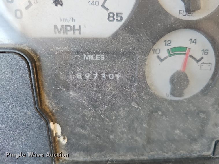 image for item DK0529 2002 International 3800 school bus