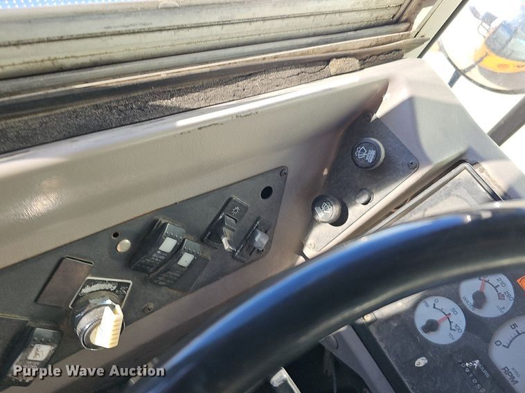 image for item DK0529 2002 International 3800 school bus