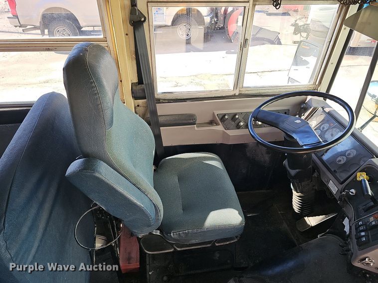 image for item DK0529 2002 International 3800 school bus