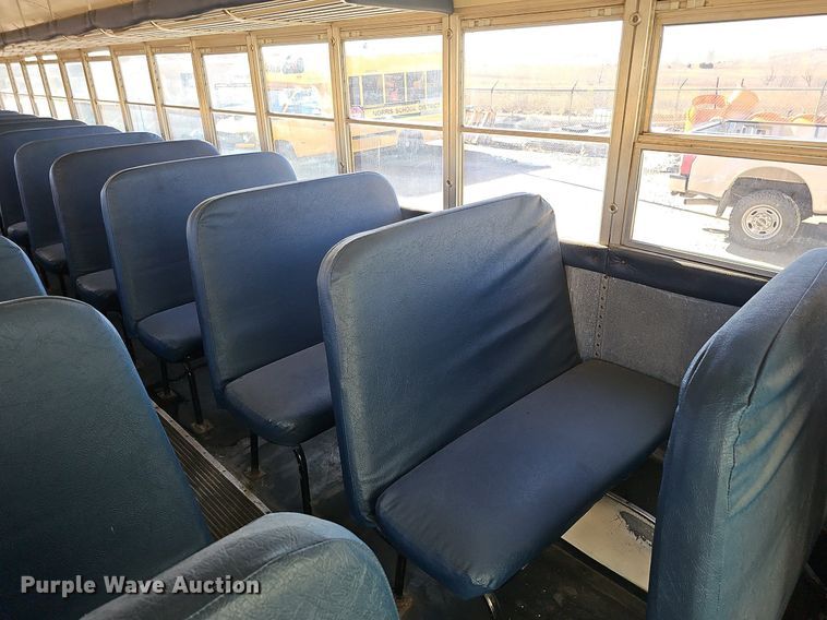 image for item DK0529 2002 International 3800 school bus