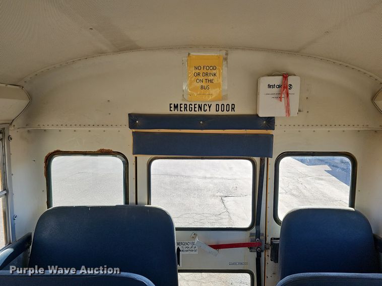 image for item DK0529 2002 International 3800 school bus