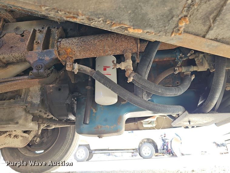 image for item DK0529 2002 International 3800 school bus