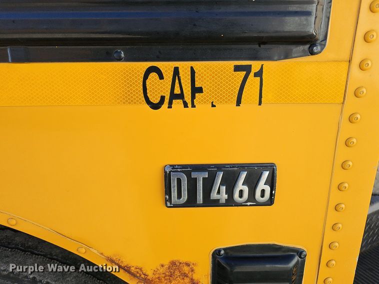 image for item DK0529 2002 International 3800 school bus