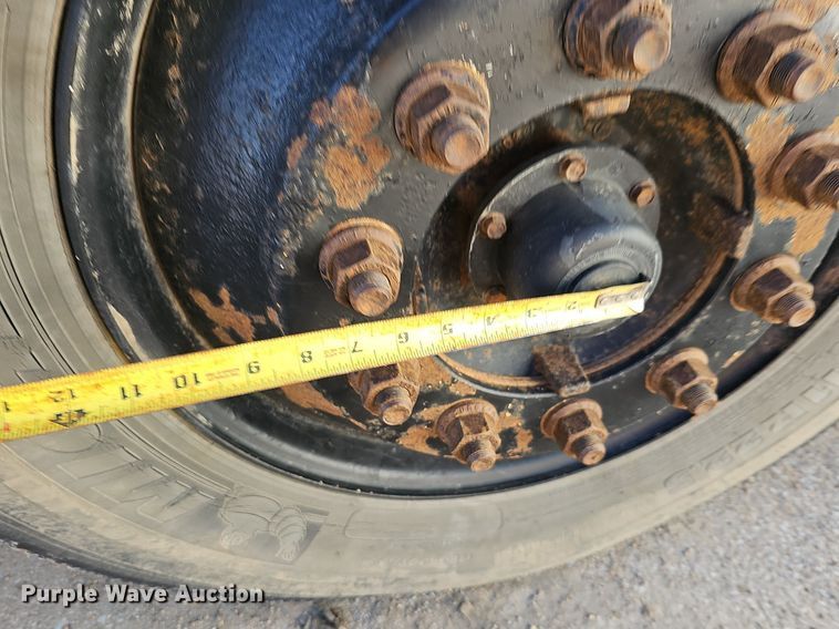 image for item DK0529 2002 International 3800 school bus