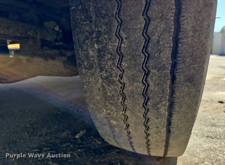 image for item DK0529 2002 International 3800 school bus