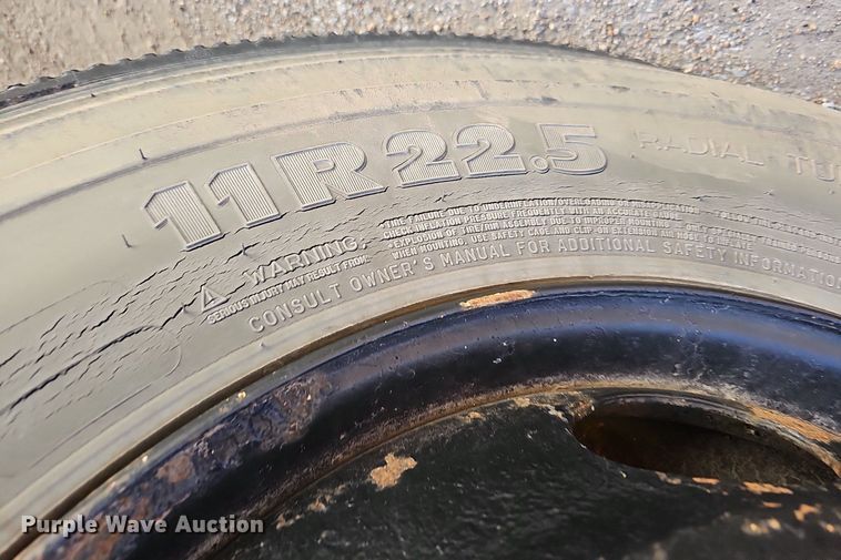 image for item DK0529 2002 International 3800 school bus