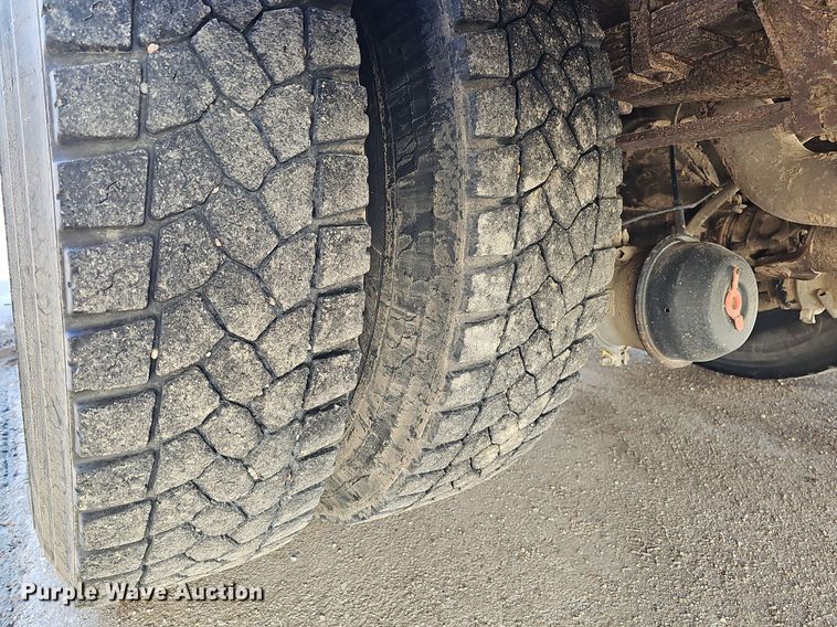 image for item DK0529 2002 International 3800 school bus