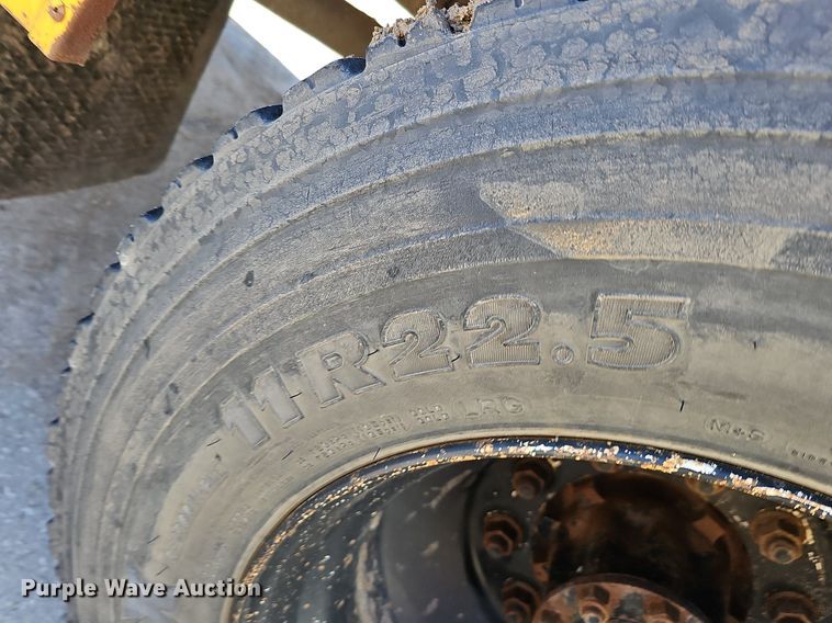 image for item DK0529 2002 International 3800 school bus