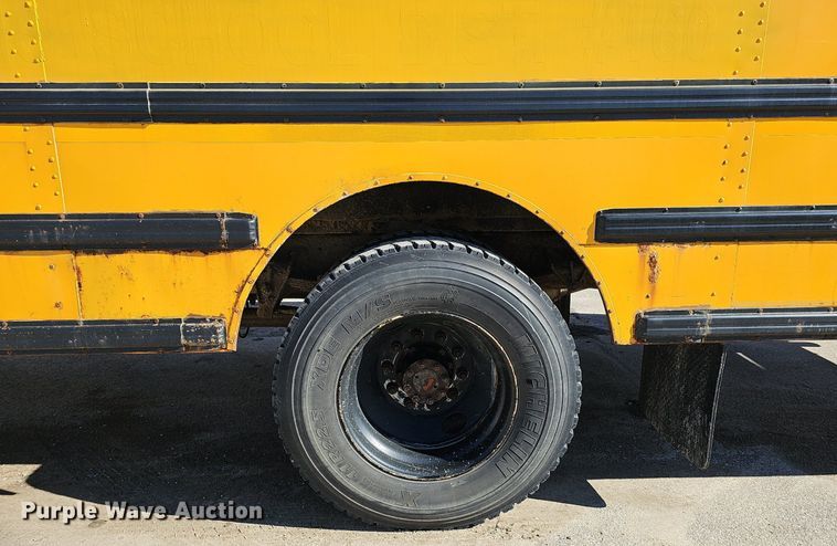 image for item DK0529 2002 International 3800 school bus