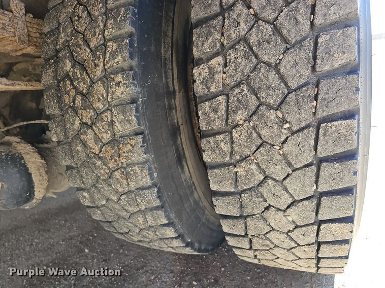 image for item DK0529 2002 International 3800 school bus