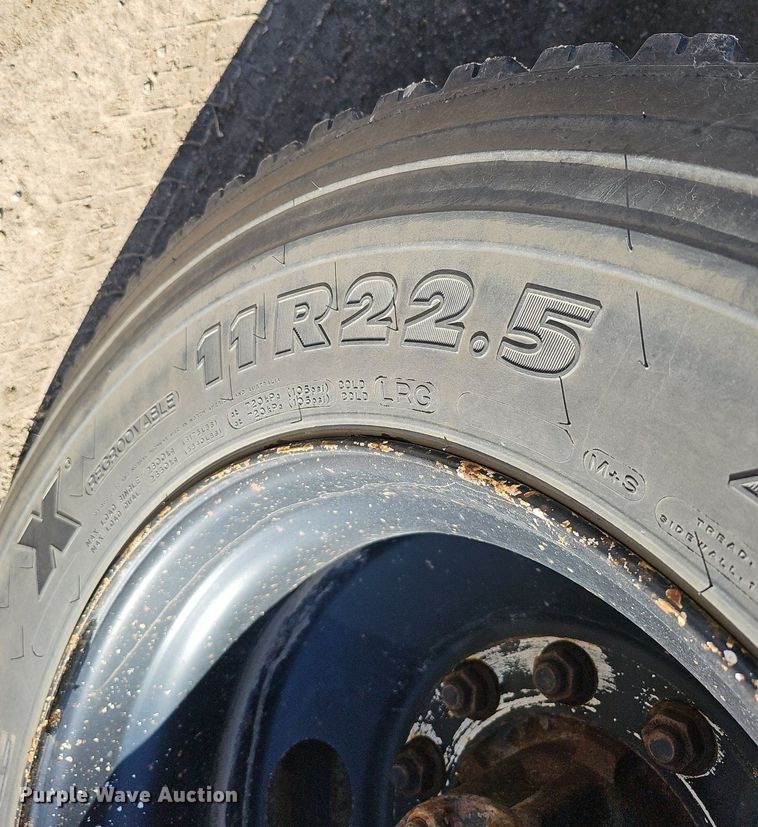 image for item DK0529 2002 International 3800 school bus