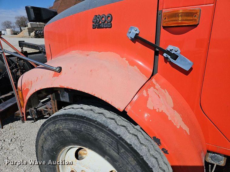 image for item DM1511 1997 International 4900 dump truck