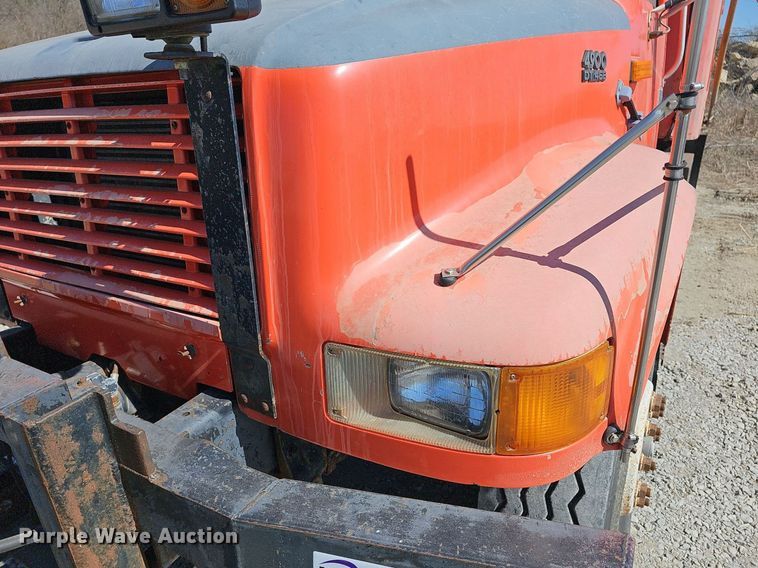 image for item DM1511 1997 International 4900 dump truck