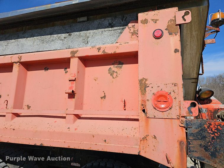 image for item DM1511 1997 International 4900 dump truck