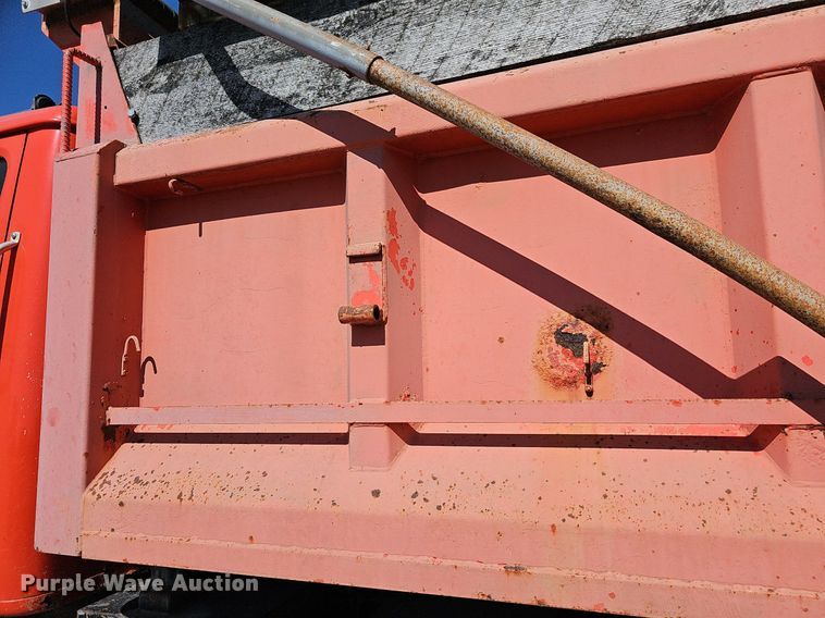 image for item DM1511 1997 International 4900 dump truck