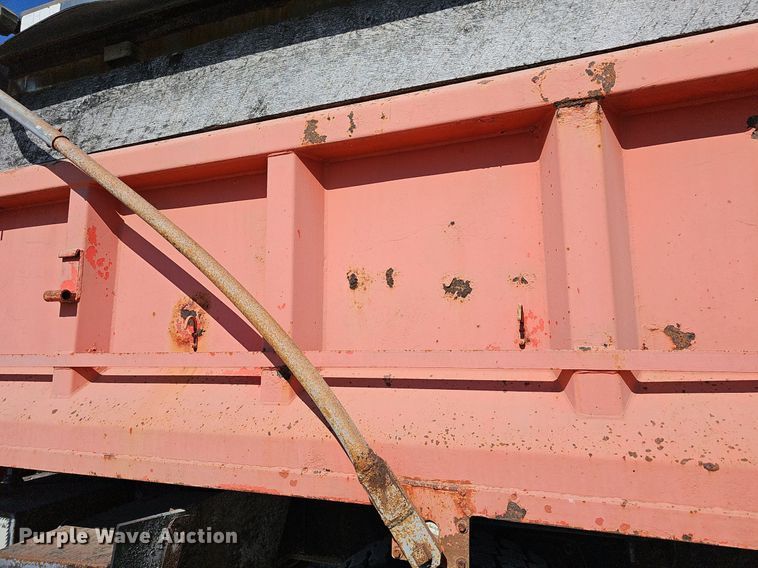 image for item DM1511 1997 International 4900 dump truck