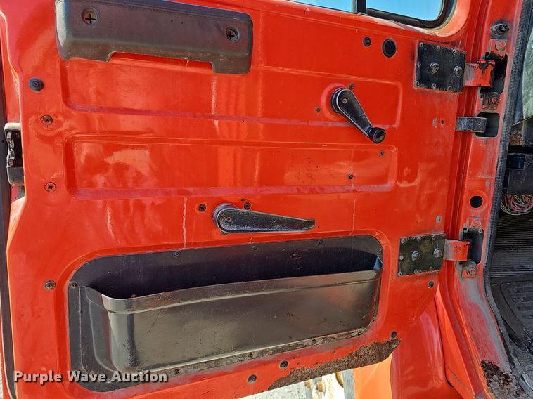 image for item DM1511 1997 International 4900 dump truck