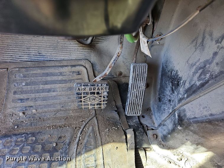 image for item DM1511 1997 International 4900 dump truck