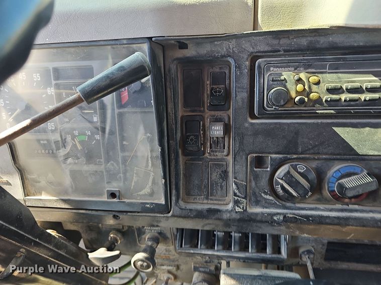 image for item DM1511 1997 International 4900 dump truck