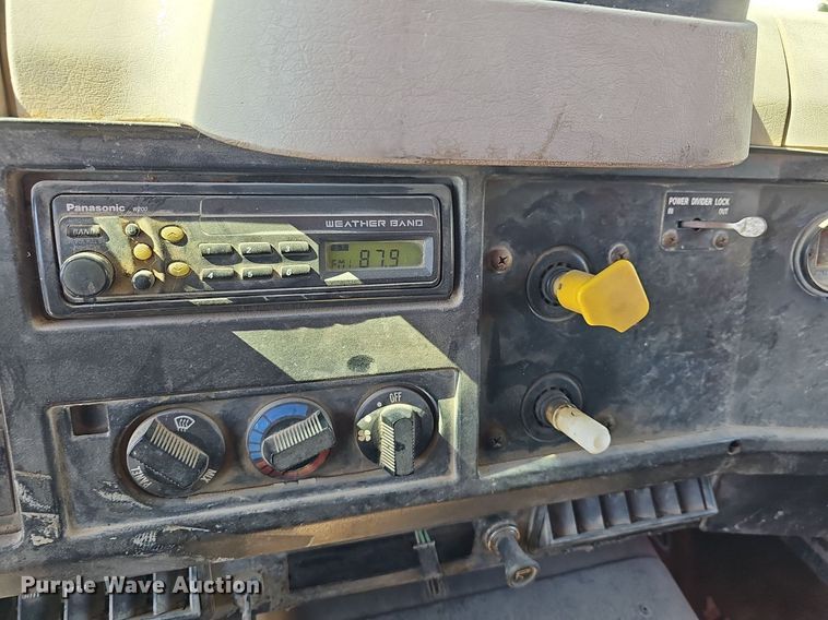 image for item DM1511 1997 International 4900 dump truck