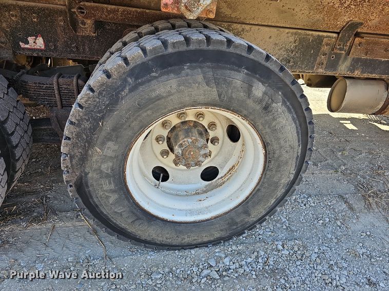 image for item DM1511 1997 International 4900 dump truck