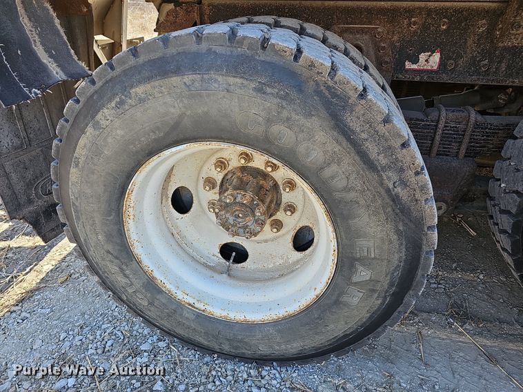 image for item DM1511 1997 International 4900 dump truck