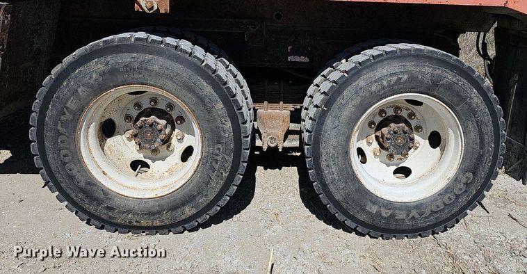 image for item DM1511 1997 International 4900 dump truck