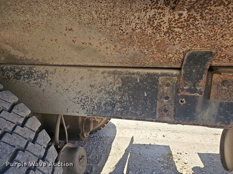 image for item DM1511 1997 International 4900 dump truck