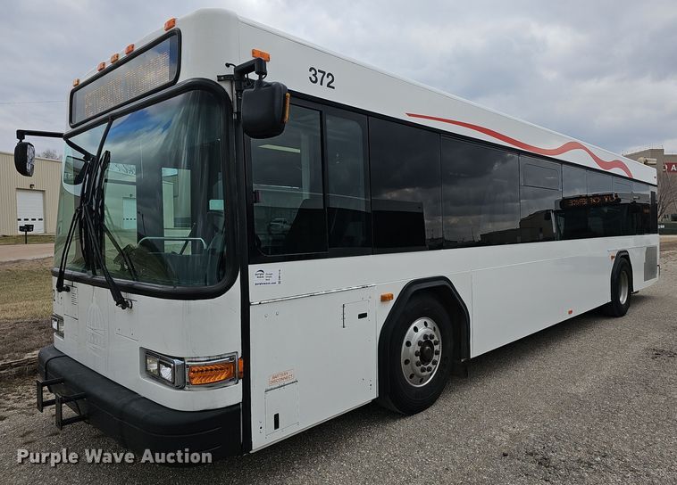 image for item DM1516 2011 Gillig G27B102N4 transit bus