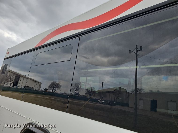 image for item DM1516 2011 Gillig G27B102N4 transit bus