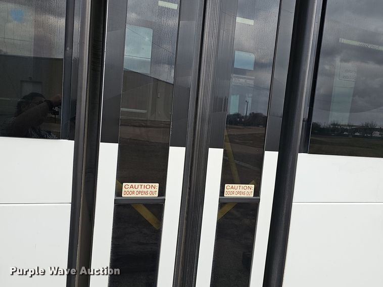 image for item DM1516 2011 Gillig G27B102N4 transit bus