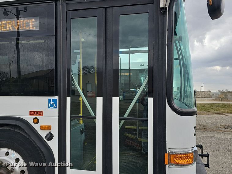 image for item DM1516 2011 Gillig G27B102N4 transit bus