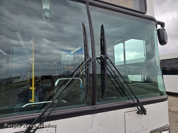 image for item DM1516 2011 Gillig G27B102N4 transit bus