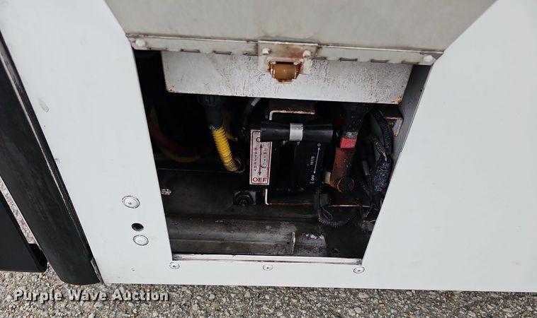 image for item DM1516 2011 Gillig G27B102N4 transit bus