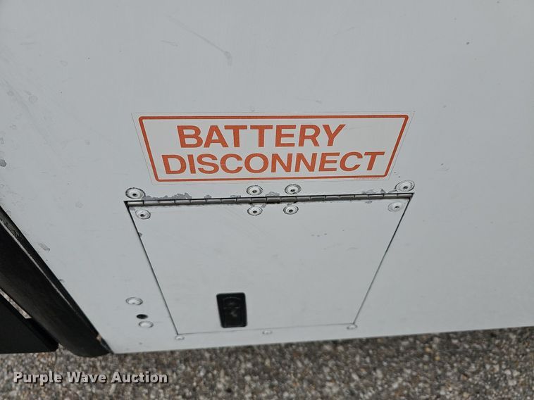 image for item DM1516 2011 Gillig G27B102N4 transit bus