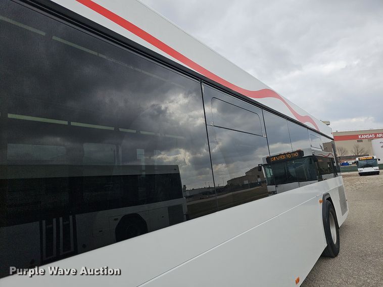 image for item DM1516 2011 Gillig G27B102N4 transit bus