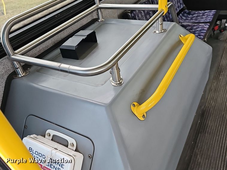 image for item DM1516 2011 Gillig G27B102N4 transit bus