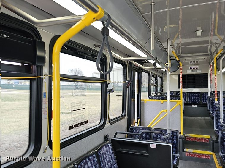 image for item DM1516 2011 Gillig G27B102N4 transit bus