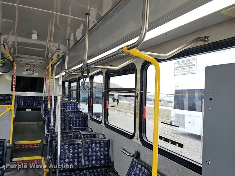 image for item DM1516 2011 Gillig G27B102N4 transit bus