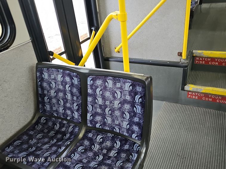 image for item DM1516 2011 Gillig G27B102N4 transit bus